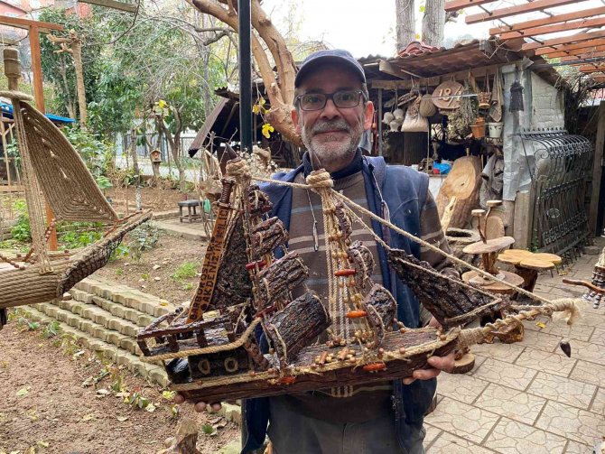 Pandemide İşsiz Kaldı, Ormandan Topladığı Çürük Ağaçlar İle Ortaya Sanat Çıkardı