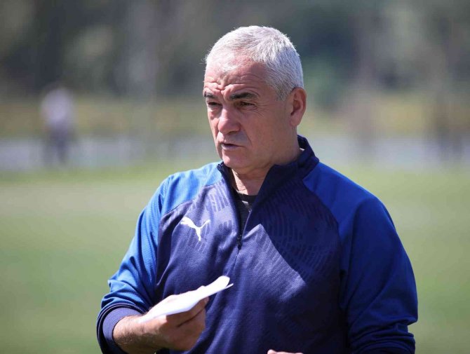 Rıza Çalımbay’ın Galatasaray Karnesi Parlak Değil