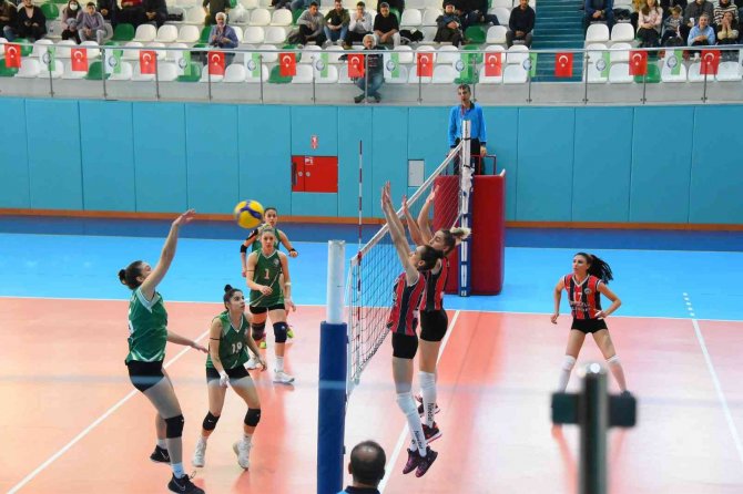 Salihli’nin Sultanları İlk Yarıyı Lider Tamamladı