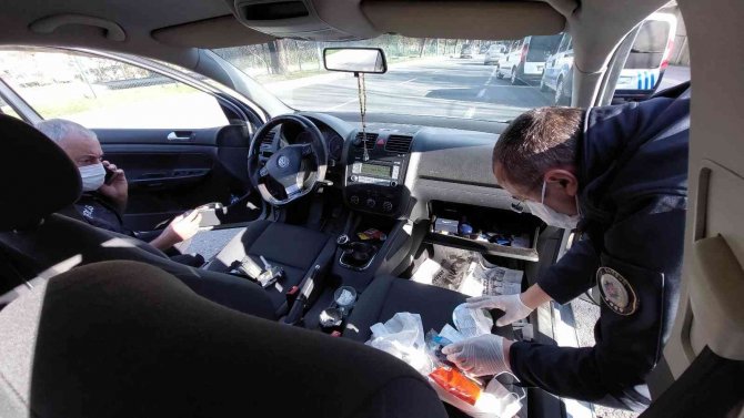 Polisin Şüphe Üzerinde Durdurduğu Araçtan Uyuşturucu Çıktı