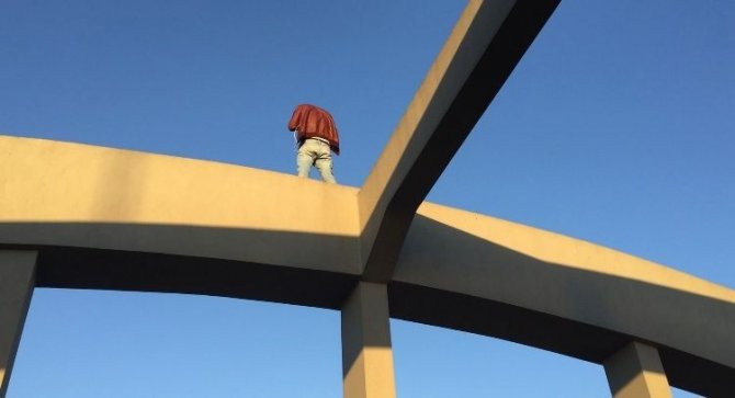 Köprüden Nehre Atlayan Şahıs Ölümden Döndü: Dehşet Anları Kamerada