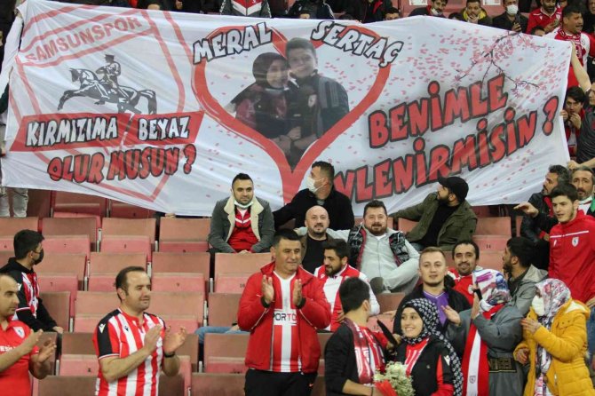 Samsunspor - Ankaragücü Maçında Evlilik Teklifi