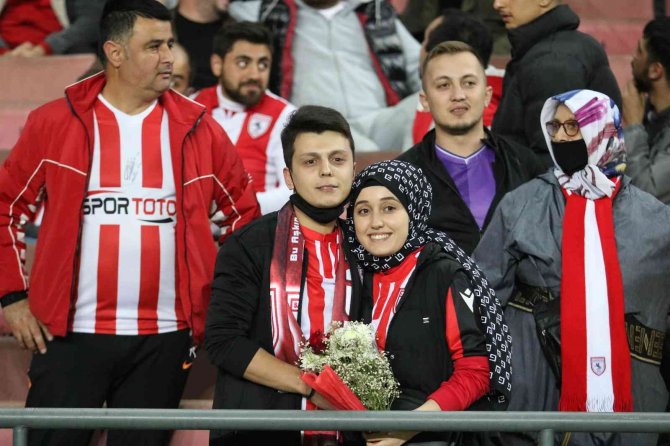 Samsunspor - Ankaragücü Maçında Evlilik Teklifi