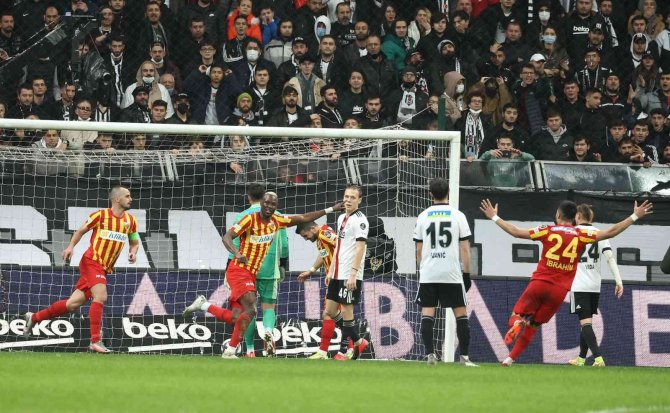 Spor Toto Süper Lig: Beşiktaş: 1 - Kayserispor: 1 (İ̇lk Yarı)