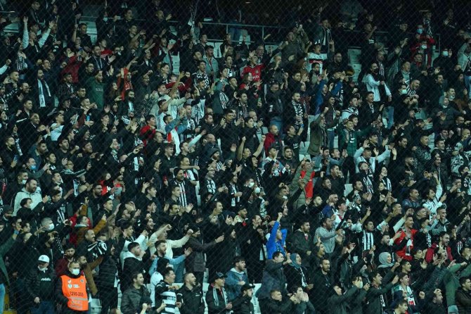 Beşiktaş Taraftarından Sergen Yalçın’a Destek