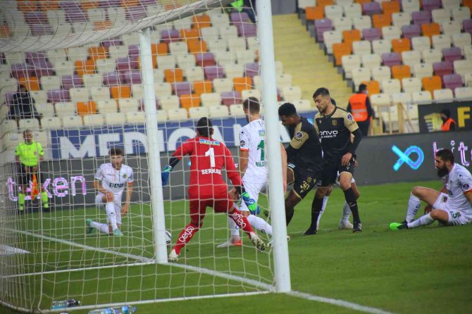 Süper Toto Süper Lig: Yeni Malatyaspor: 2 - Alanyaspor: 3 (İlk Yarı)