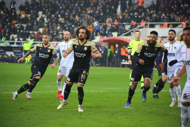 Süper Toto Süper Lig: Yeni Malatyaspor: 2 - Alanyaspor: 3 (İlk Yarı)