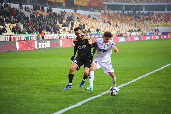 Süper Toto Süper Lig: Yeni Malatyaspor: 2 - Alanyaspor: 3 (İlk Yarı)