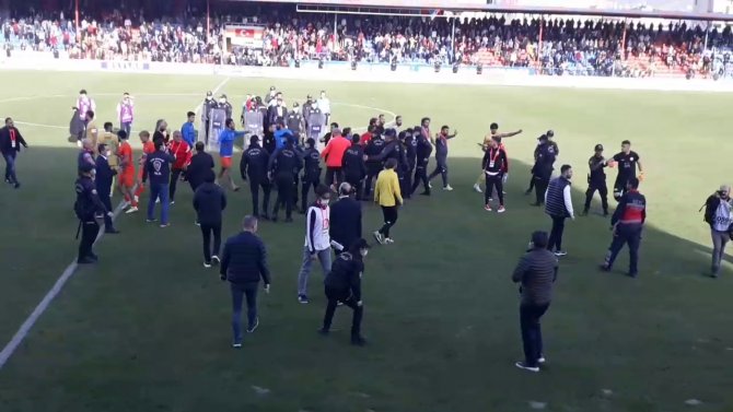 İ̇skenderunspor - Darıca Gençlerbirliği Maçı Sonrası Arbede Çıktı