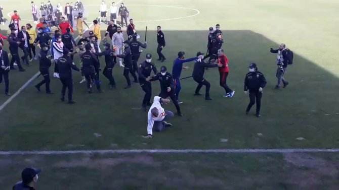 İ̇skenderunspor - Darıca Gençlerbirliği Maçı Sonrası Arbede Çıktı