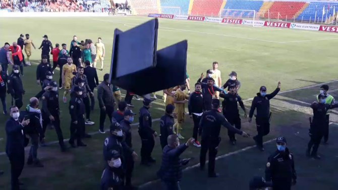 İ̇skenderunspor - Darıca Gençlerbirliği Maçı Sonrası Arbede Çıktı