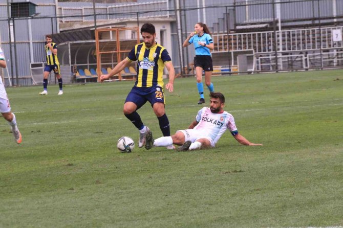 Tff 3. Lig: Belediye Derincespor: 1 - Karşıyaka: 1