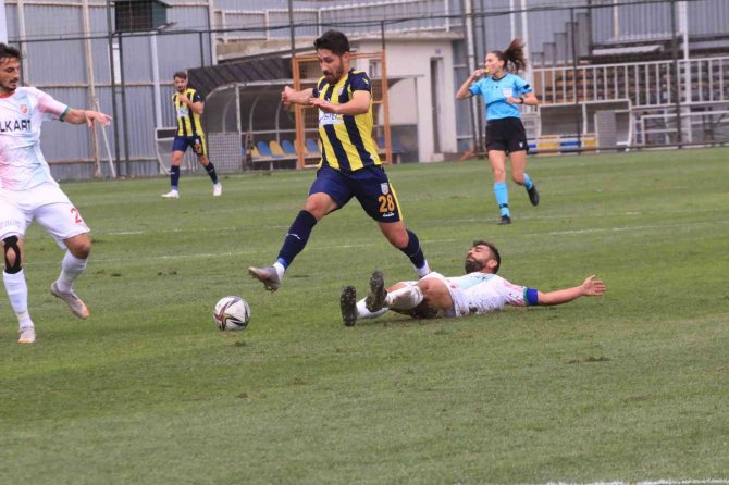 Tff 3. Lig: Belediye Derincespor: 1 - Karşıyaka: 1