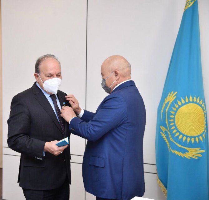 Şimşek’e Üstün Hizmet Ödülü