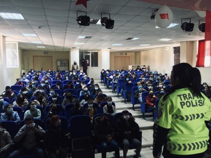 Van Polisinden Öğrencilere Trafik Eğitimi