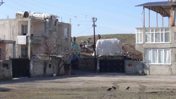 10 Aydır Nöbet Tutulan Bölgede Kazı Çalışması Devam Ediyor