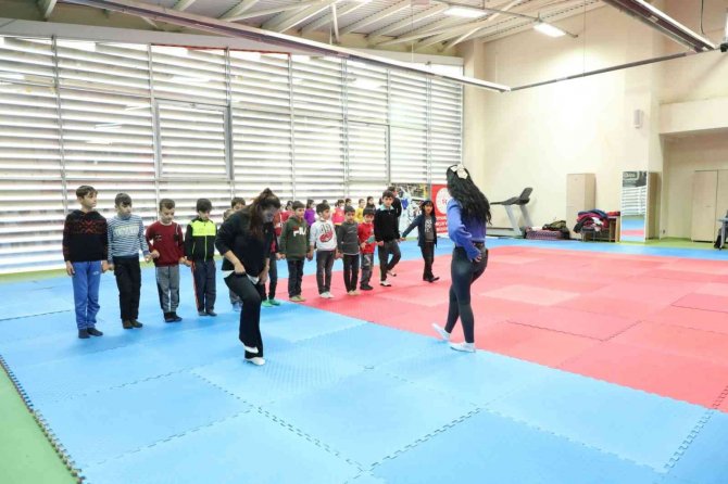 Yenişehir Belediyesi 13 Branşta Ücretsiz Kurs Başlattı