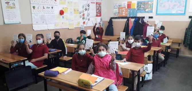 Okudukları Kitabın İçeriğine Uygun Etkinliklerde Eğlenerek Öğreniyorlar