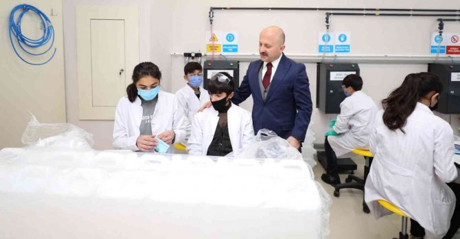 Ağrı Valisi Varol, Tobb Mesleki Ve Teknik Anadolu Lisesini Ziyaret Etti