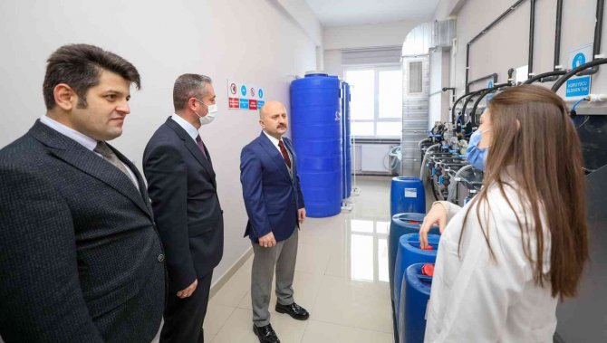 Ağrı Valisi Varol, Tobb Mesleki Ve Teknik Anadolu Lisesini Ziyaret Etti