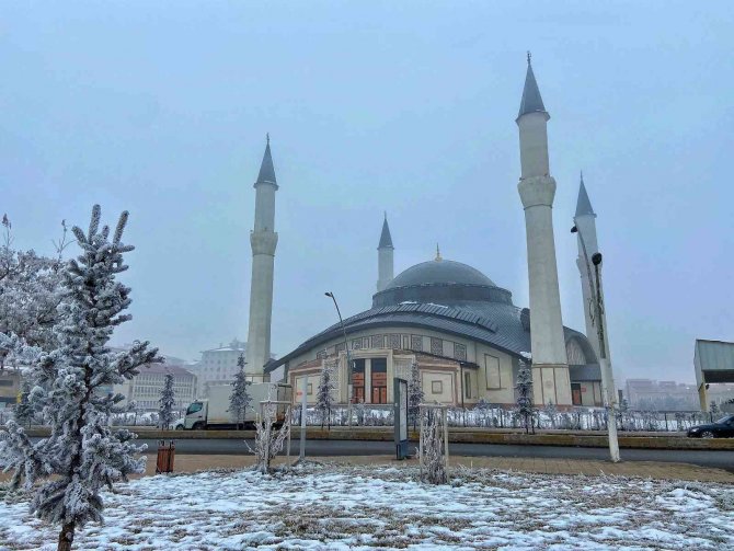 Ağrı’da Kış Manzarası Göz Kamaştırıyor