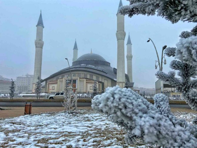Ağrı’da Kış Manzarası Göz Kamaştırıyor