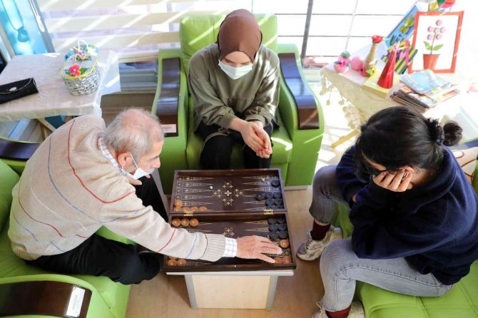 Alzaymır Hastalarına Üniversiteli Desteği