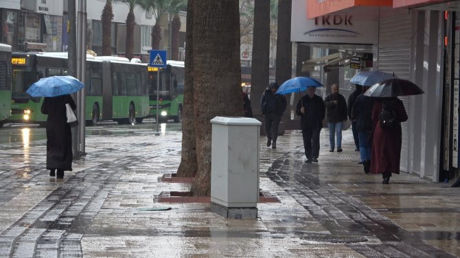 Denizli’de Haftaya Yağışla Başladı