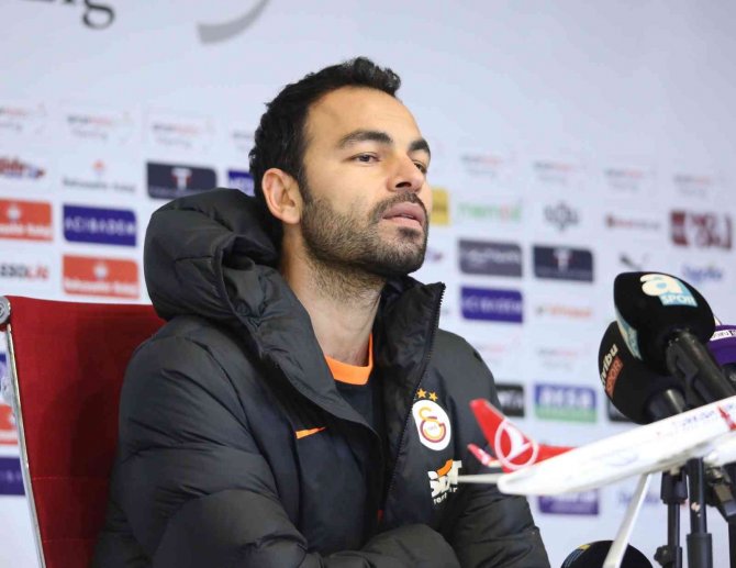 Selçuk İ̇nan: “Muslera’nın Durumu Ciddi”