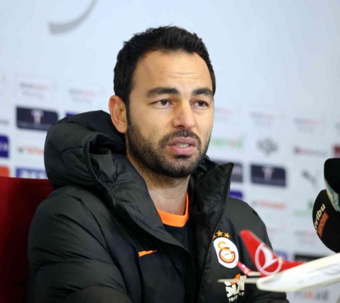 Selçuk İ̇nan: “Muslera’nın Durumu Ciddi”