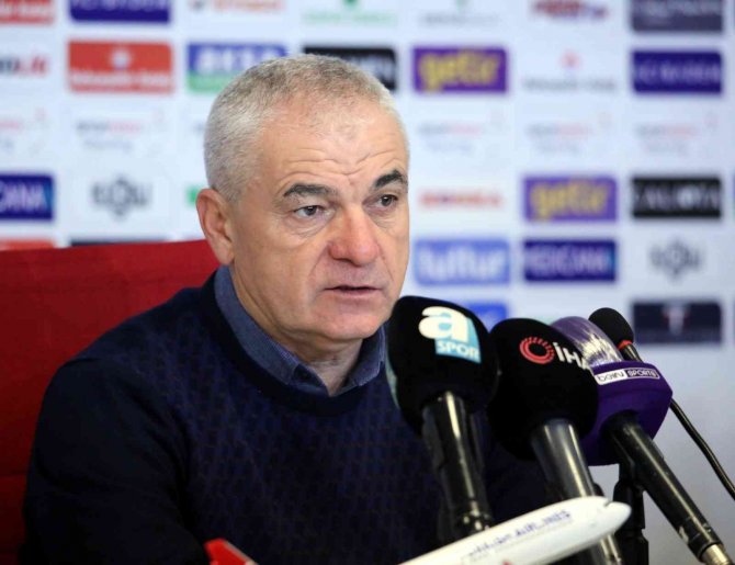 Rıza Çalımbay’dan Beşiktaş Açıklaması: “Resmi Bir Görüşmem Kesinlikle Yok”
