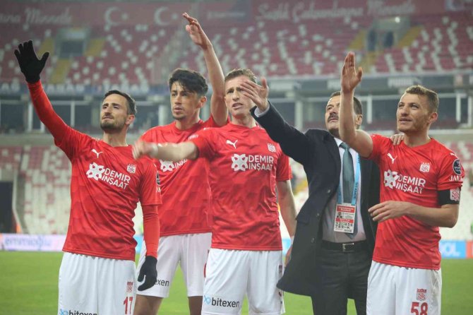 Sivasspor’da Maç Sonu Büyük Sevinç