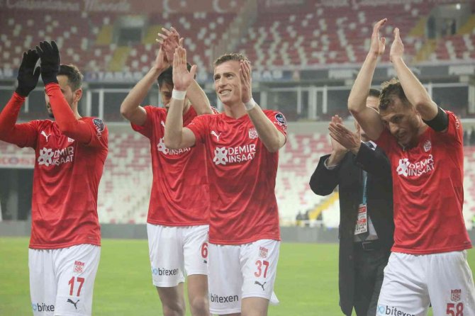 Sivasspor’da Maç Sonu Büyük Sevinç