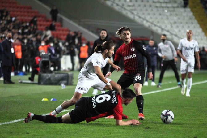 Spor Toto Süper Lig: Gaziantep Fk: 3 - Fenerbahçe: 2 (Maç Sonucu)