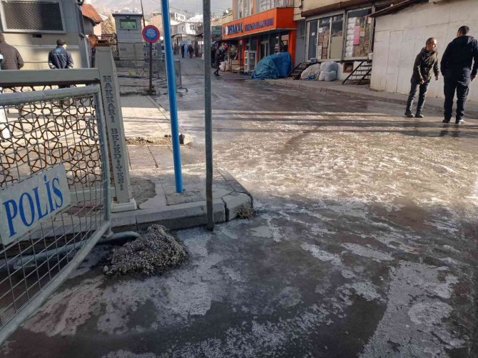 Belediye Ekibinden Su Arızalarına Anında Müdahale