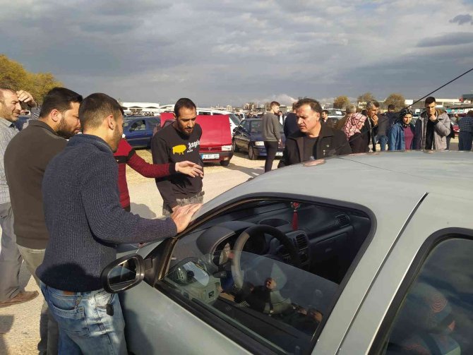 İ̇kinci El Oto Pazarında İşler Açıldı, Esnafın Yüzü Güldü