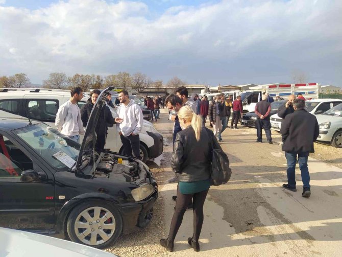 İ̇kinci El Oto Pazarında İşler Açıldı, Esnafın Yüzü Güldü