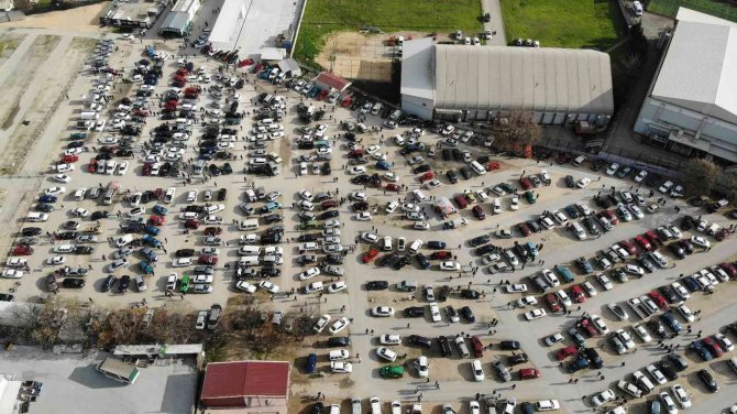 İ̇kinci El Oto Pazarında İşler Açıldı, Esnafın Yüzü Güldü