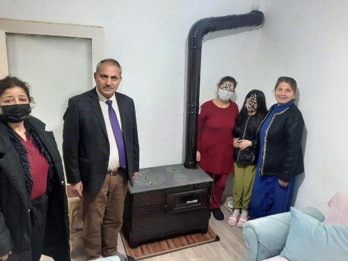 İ̇lkadım’da 52 Aileye Soba Ve Yakacak Yardımı