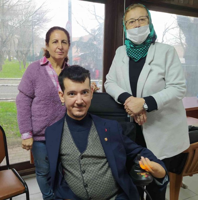 Yüz Bin Kas Hastası Şartlarının İyileştirilmesini İstiyor