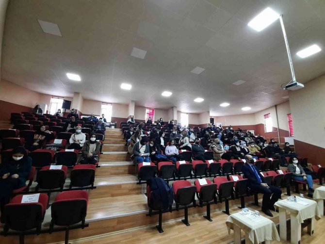 Üniversitede “Bağımlılıkta Aile Rolleri” Başlıklı Konferans