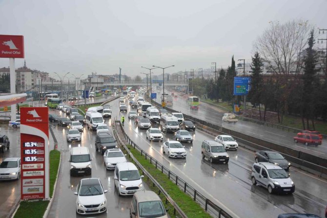 Tır Sıkıştı, Kocaeli Trafiği Alt Üst Oldu