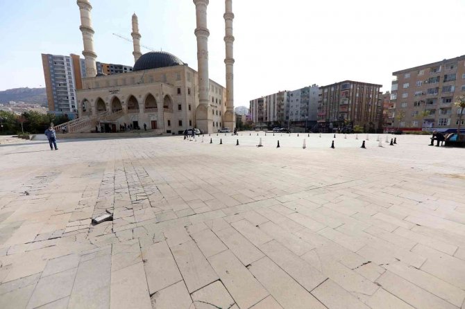 15 Temmuz Demokrasi Ve Şehitler Parkı Yenilenecek