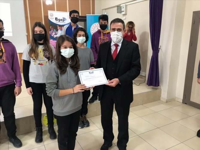 Burhaniye’de Başarılı Öğrenciler Ödüllendirildi