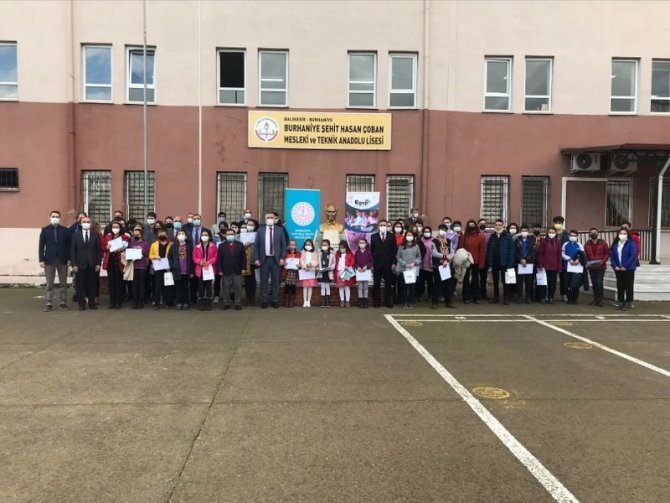 Burhaniye’de Başarılı Öğrenciler Ödüllendirildi