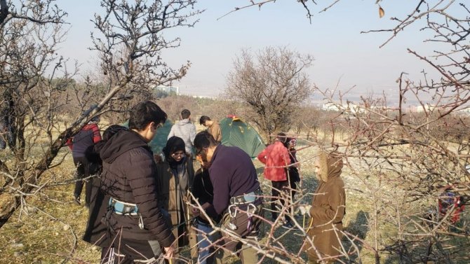 Öğrencilerden Uygulamalı Kamp Eğitimi