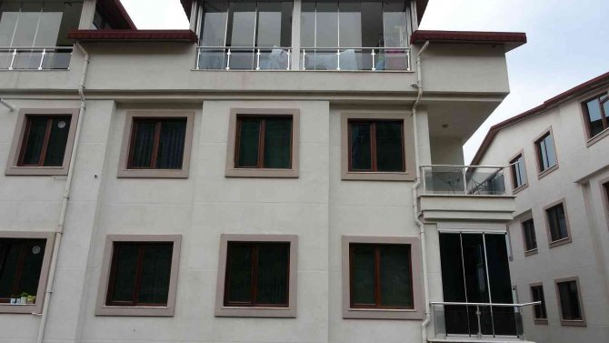 Ordu’da, Balkonunda Olduğu Esnada Kafasına Saçma İsabet Eden Doktor Ağır Yaralandı