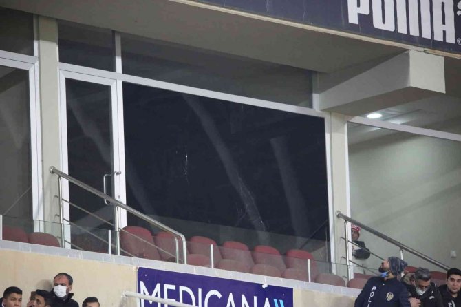 Fatih Terim, Sivasspor Maçını Siyah Filmli Locadan İzledi