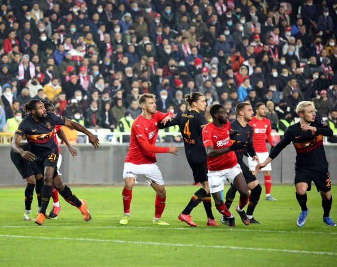 Spor Toto Süper Lig: D.g. Sivasspor: 1 - Galatasaray: 0 (Maç Sonucu)