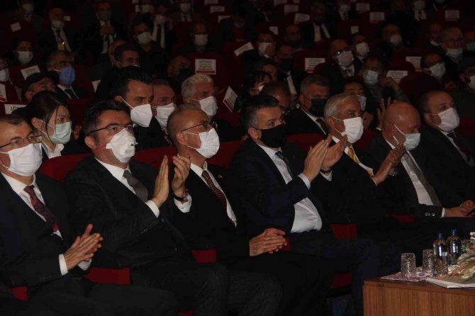 Bakan Pakdemirli: “Çoruh Nehri Havzası Rehabilitasyon Projesi Çevreyi Koruyarak Ekonomiye Güç Katan Önemli Bir Proje”